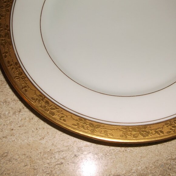 Vintage Hutschenreuther Selb LHS Plates – 7.25” – Gold Leaf Design – Set of 4 - Picture 6 of 9